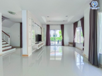 *****บ้านเดี่ยวมือสอง นนทบุรี ม.เดอะเซนโทร รัตนาธิเบศร์ เนื้อที่กว้างเกือบ 51 ตร.ว. ฟังก์ชัน 3 ห้องนอน 3 ห้องน้ำ ที่จอดรถ 2 คัน ภายในสภาพใหม่เอี่ยม พร้อมเข้าอยู่ ตั้งบนทำเลแห่งความสะดวกสบาย เข้า-ออกได้หลากหลายเส้นทาง ใกล้รถไฟฟ้าสายสีม่วง "สถานีบางพลู" และทางด่วน "งามวงศ์วาน" จองเลย!